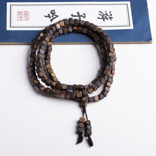 xy0423，5.5mm方形珠沉香108佛珠多圈手链 商品图3