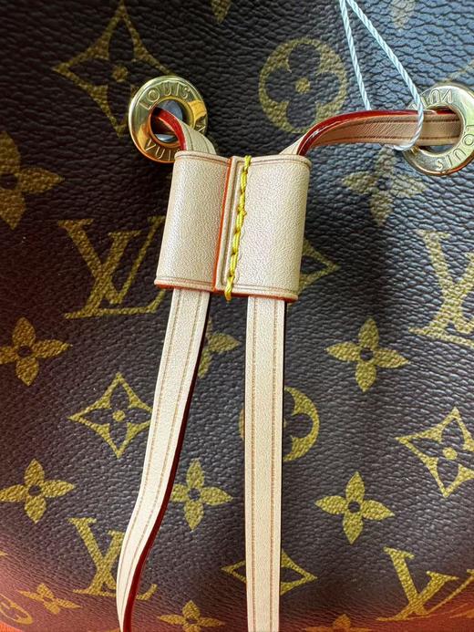 LOUIS VUITTON NÉONOÉ BB 可拆卸可调节肩带老花满印 涂层帆布拼牛皮革 水桶包斜挎手提包 小号 女款 棕色 商品图6
