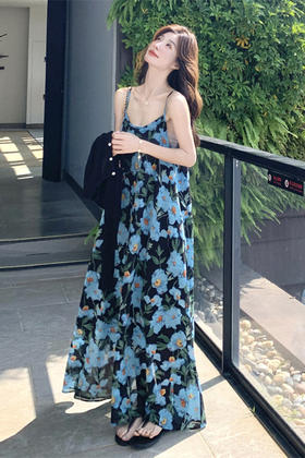 2025新款法式海边度假长裙质感高级感蓝色花色无袖吊带连衣裙女夏
