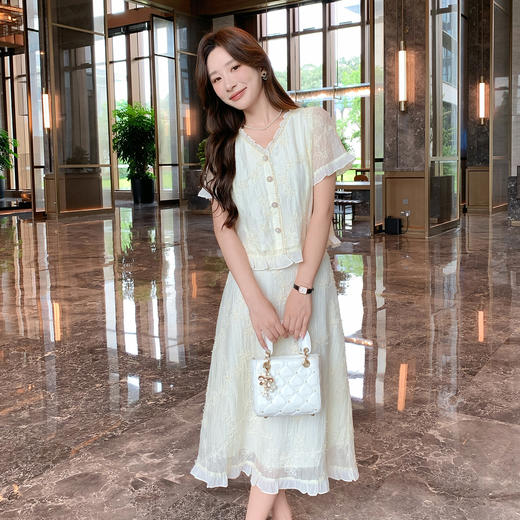奢姿大码女装2026夏季木耳边减龄绣花V领两件套胖妹妹时尚套装9952953153 商品图4