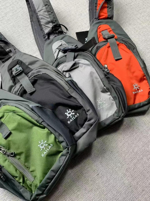 原单正品凯乐石KAILAS户外运动情侣款胸前大容量多功能斜挎单肩包胸包
尺寸：高38cm宽19cm厚11cm
颜色：黑色 灰色 绿色 橘红 商品图7