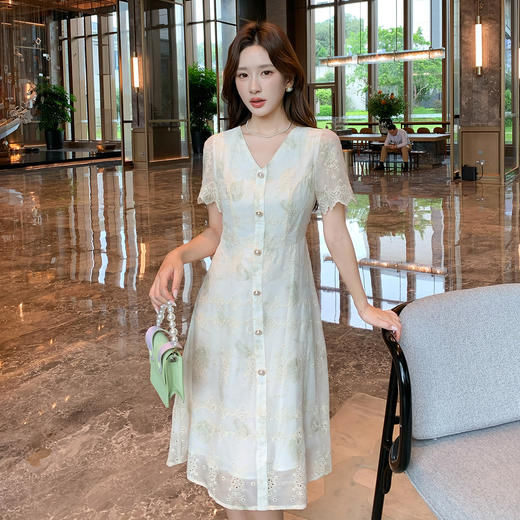 奢姿大码女装2025夏季减龄镂空温柔印花连衣裙胖妹妹时尚V领裙子9952890418 商品图4