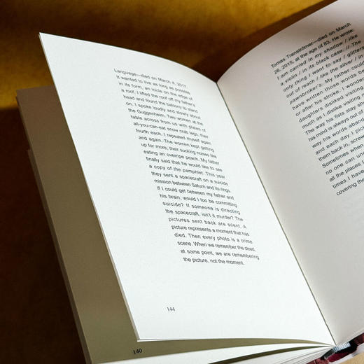 记逝录 张明皚代表诗集 中英双语 独角兽文库 商品图12