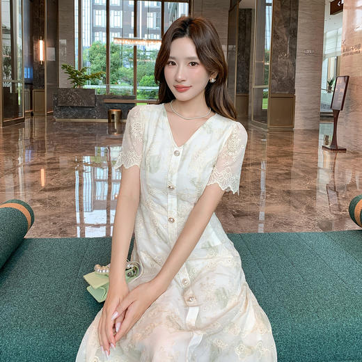 奢姿大码女装2025夏季减龄镂空温柔印花连衣裙胖妹妹时尚V领裙子9952890418 商品图2