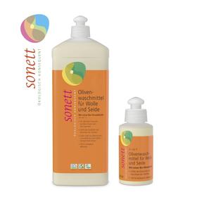 精致衣物洗衣液1L-羊毛真丝羽绒服专用 含有机薰衣草精油香味。能有效保护动物蛋白纤维的结构与形态，避免变硬、缩水或起球，且可减少动物蛋白纤维鳞片损伤，有助于保持蓬松感。可使洗涤后的衣物颜色鲜艳焕然一新