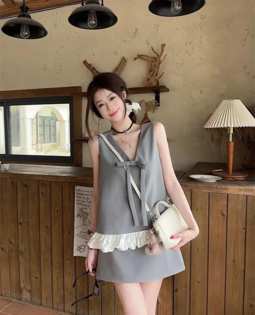 爆款推荐🔥王炸套装【法式蝴蝶结花边西装裙套装❤️】逛街出游被追着问链接的款式🔗 西装蝴蝶结无袖上衣➕高腰西装裙 套装❗️ 💰淘宝价：610¥/套 💰团购价：99¥/套，❤立省511¥  商品图4