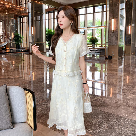 奢姿大码女装2026夏季木耳边减龄绣花V领两件套胖妹妹时尚套装9952953153 商品图0