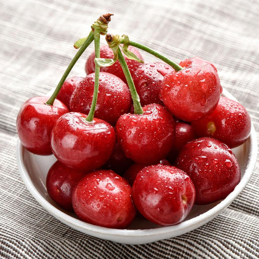 买1赠1本周限时折扣【美早大樱桃】顺丰空运到家 国产车厘子 个大饱满 色泽鲜艳 水嫩脆爽 酸甜爆汁 肉厚核小 果香浓郁 商品图0