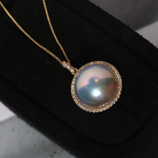 【甄珠贝】海水马贝吊坠，银蓝炫彩光， 13-14mm，18K金钻石 商品图2