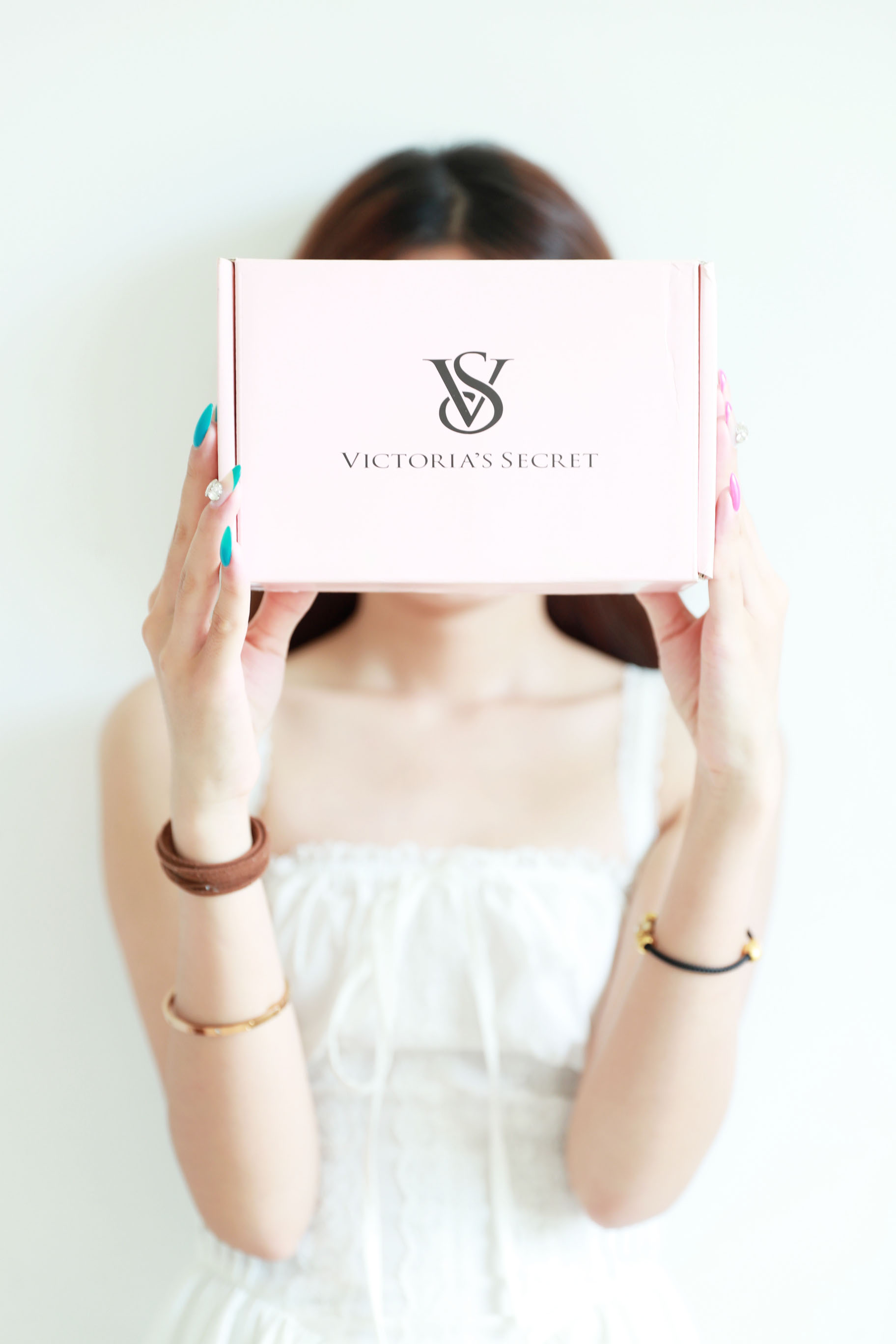 粉粉的原盒，一盒三条入。侧边金标内档全棉无痕内衣内裤C070358