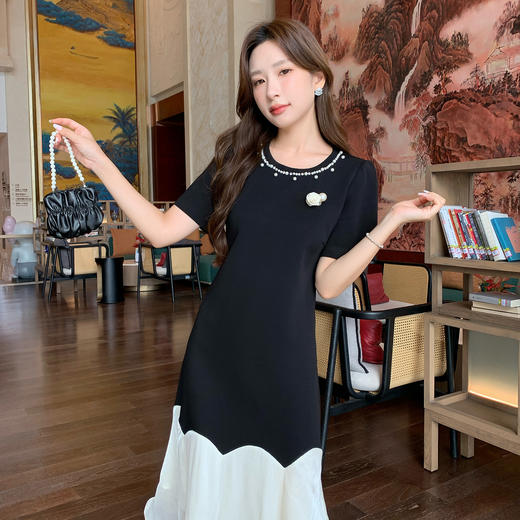 奢姿大码女装2025夏季钉珠减龄时尚连衣裙胖妹妹荷叶边拼接裙子9952890403 商品图1