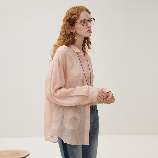 谜底衬衣长袖女2025秋季新品复古通勤灰粉调贴布绣衬衫253MC1164 商品图2