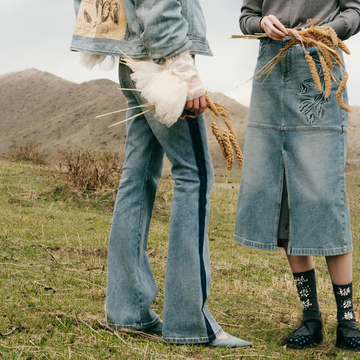 谜底牛仔裤长裤女2025秋新品复古阴影设计贴布绣喇叭裤253MK1233 商品图2