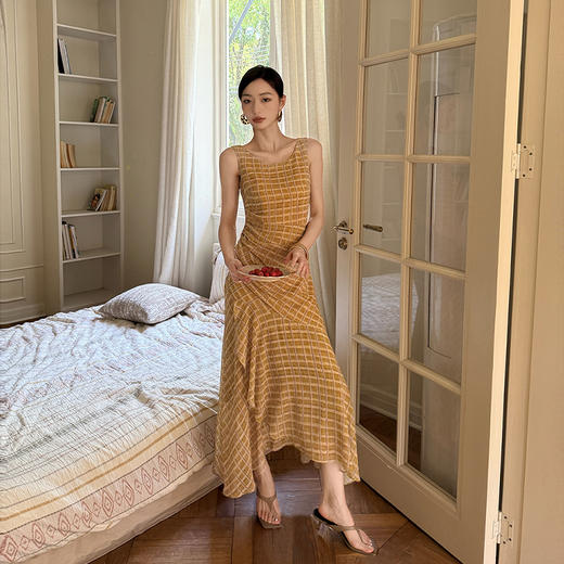 西遇无袖格纹连衣裙女夏季新款圆领收腰包臀鱼尾背心长裙SS051050 商品图1