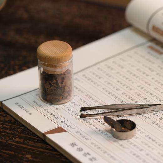 “添灯加财” 熏香炉套装（灯+3.5克海南蜜棋原材）以民国煤油灯为原型设计熏香炉，重现“隔火熏香”古法制香 商品图1