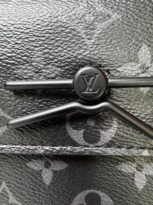 LOUIS VUITTON Steamer 经典老花印花锁扣元素可调节肩带 涂层帆布拼牛皮革饰边 盒子包单肩斜挎包 迷你 男款 黑色 商品图6