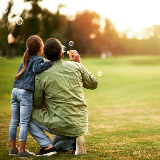 儿童玩耍多彩泡泡液45ml & 500ml 非常的易吹耐吹、泡泡不易破且持久、颜色五彩绚丽，非常适合吹大泡泡或连环泡泡； 德国进口有机泡泡液 商品图7