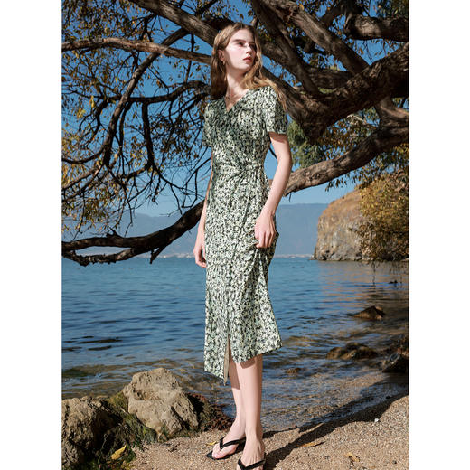 三彩2025秋季新款V领碎花茶歇裙短袖印花连衣裙度假法式长裙M 商品图1