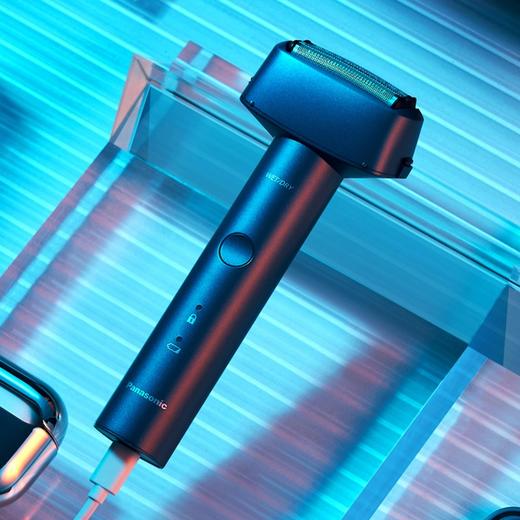 松下（Panasonic）剃须刀青春小锤子三刀头电动刮胡刀便携式全身水洗日本刮胡须刀礼盒生日送礼送男友送老公 ES-RM31-K（三刀头-绅士黑）普通装_qb 商品图3