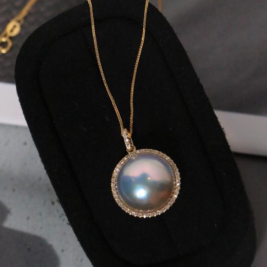 【甄珠贝】海水马贝吊坠，银蓝炫彩光， 13-14mm，18K金钻石 商品图1