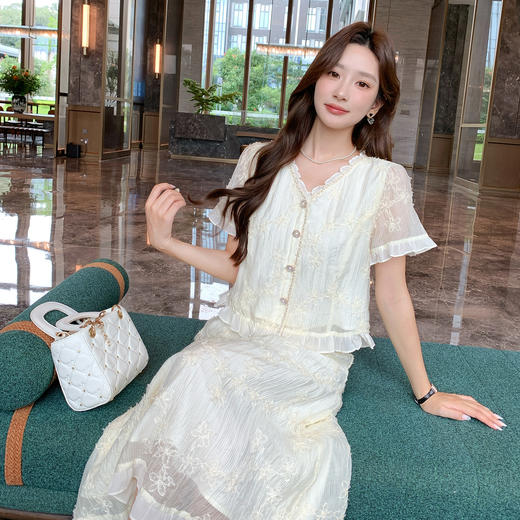 奢姿大码女装2026夏季木耳边减龄绣花V领两件套胖妹妹时尚套装9952953153 商品图2