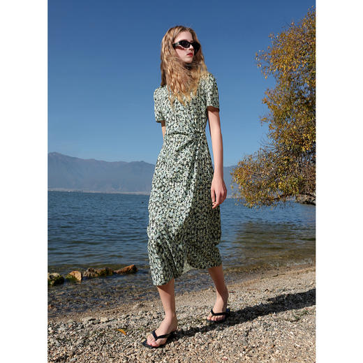 三彩2025秋季新款V领碎花茶歇裙短袖印花连衣裙度假法式长裙M 商品图3