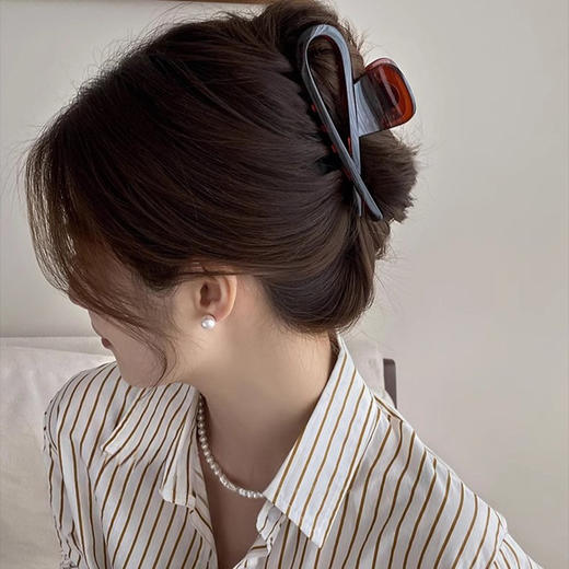 复古玳瑁色亚克力磨砂抓夹女高级感鲨鱼夹 商品图2