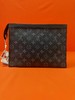 LOUIS VUITTON Pochette Voyage 经典老花满印拉链开合 涂层帆布 手拿包洗漱包中号男款 深灰色 商品缩略图2
