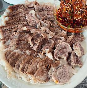 澳洲谷饲安格斯牛肋条 去骨精修，真材实料，不注水、0添加，配料表只有牛肉 口感细嫩不柴，牛香浓郁