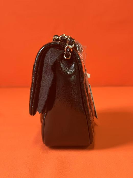 CHANEL香奈儿 24C 早春度假系列 经典菱格纹链条与金色金属 抛光小羊皮 口盖包单肩斜挎包 女款 黑色 商品图4