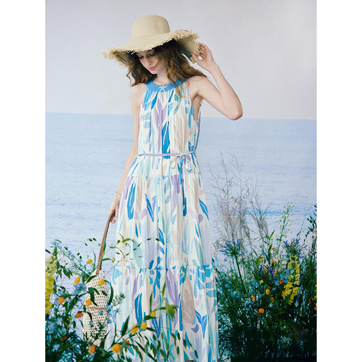 两三事 海屿漫花 2025夏季新款度假风剪纸印花绑带无袖连衣裙长裙 商品图2