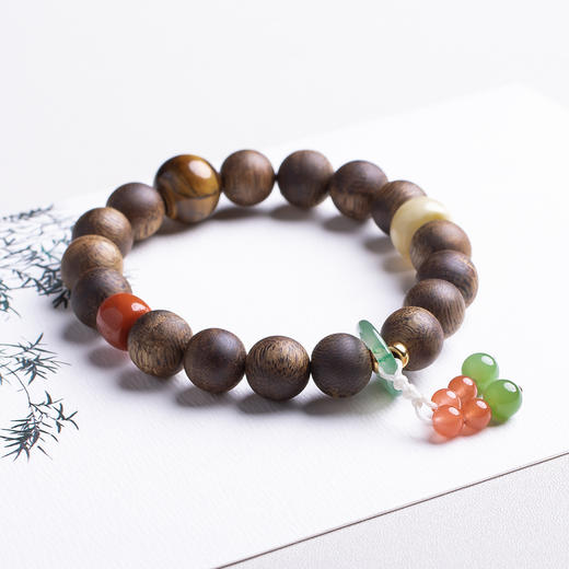 xy0411沉香+南红蜜蜡虎睛石手串 商品图1