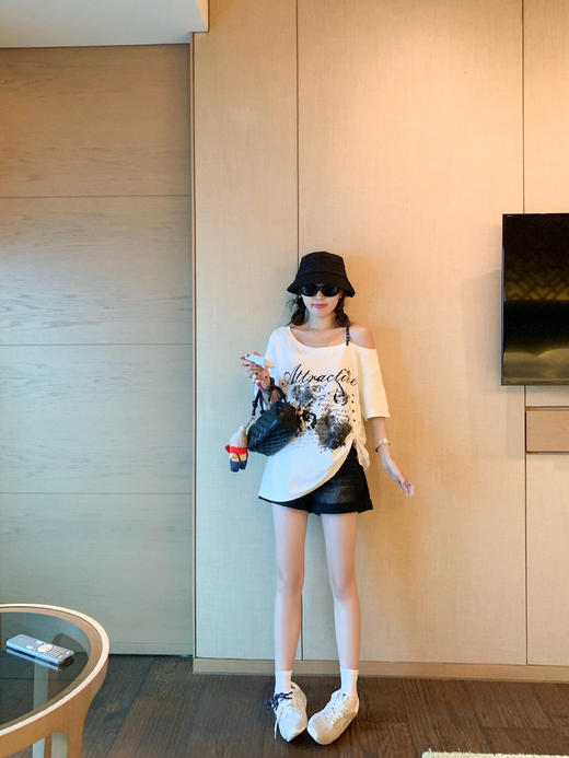 <曾小咸推荐>水墨画蝴蝶设计印花斜领短袖T恤 商品图10