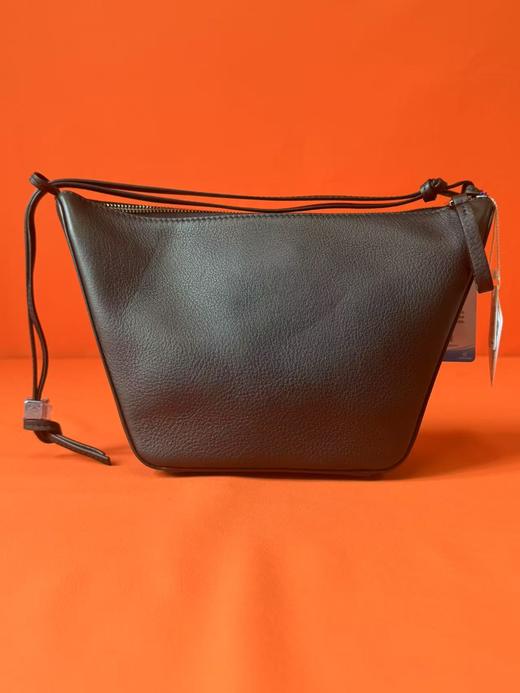 LOEWE罗意威 Hammock Hobo 浮雕字谜拉链开合 牛皮革 Hobo包手提单肩包 迷你 女款 黑色 商品图1