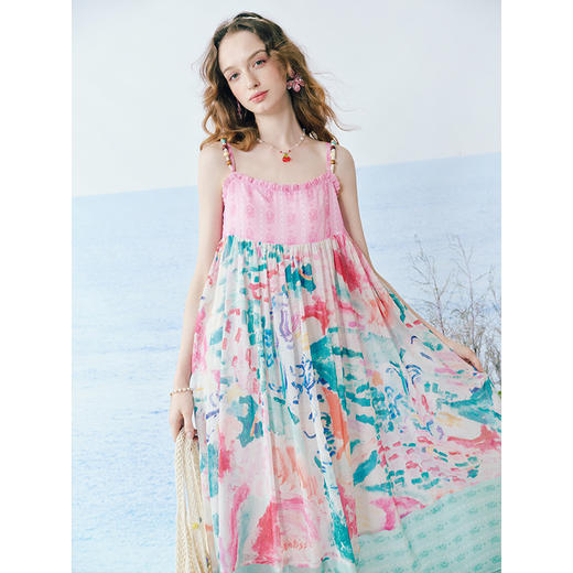 两三事 粉蔷甜珠 2025夏季新款小清新印花串珠吊带裙宽松连衣裙 商品图3