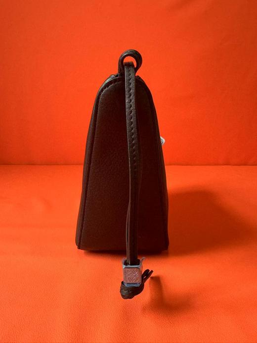 LOEWE罗意威 Hammock Hobo 浮雕字谜拉链开合 牛皮革 Hobo包手提单肩包 迷你 女款 黑色 商品图3