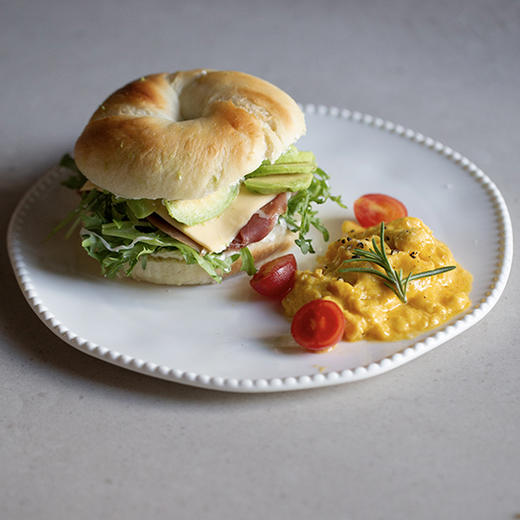 火腿牛油果芝士贝果配鸡蛋 商品图0