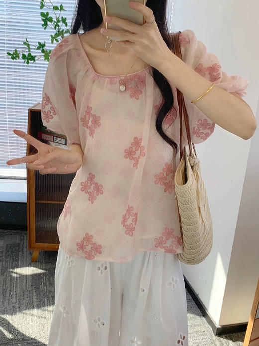 粉色刺绣小衫 商品图0