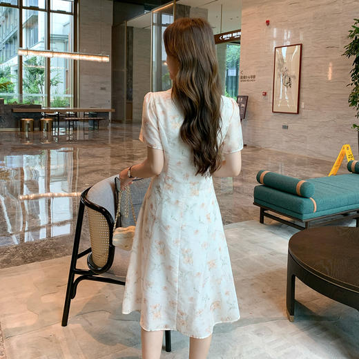 奢姿大码女装2025夏季减龄镂空设计圆领连衣裙胖妹妹时尚碎花裙子9952822232 商品图3