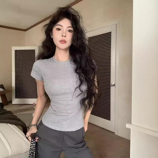 【19.9抢❗爆款正肩修身T恤】穿出小蛮腰，百搭版型上身显瘦，吸湿透气不闷热，夏季正肩t恤白色短袖女修身辣妹短款打底衫新款圆领外穿QQ 商品图1