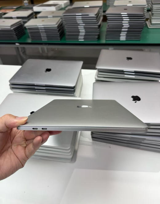 编号ZY6231-2020款MacBook Pro 13寸，9.5-9.8新，合金机身，配置：十代-i5-四核-1.4GHz/8G内存/256G固盘/2.5K超高清视网膜显示屏，现特价2699元，适合 商品图4