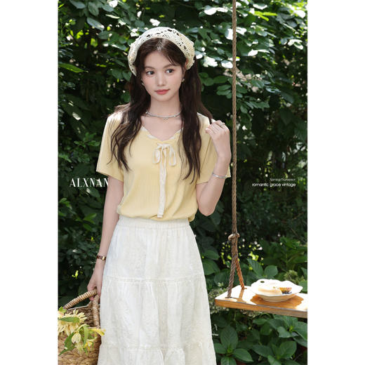 鹿向南「流萤织夏」设计感黄色V领短袖正肩T恤独特上衣女夏季新款 商品图3