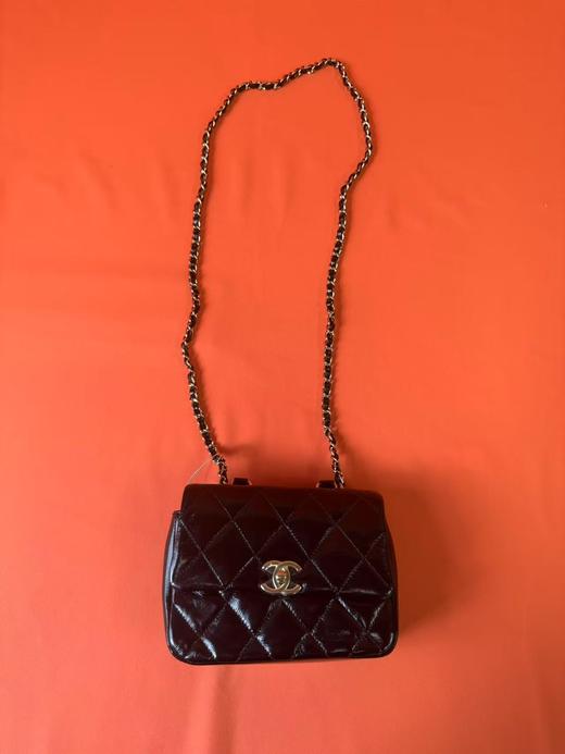 CHANEL香奈儿 24C 早春度假系列 经典菱格纹链条与金色金属 抛光小羊皮 口盖包单肩斜挎包 女款 黑色 商品图7
