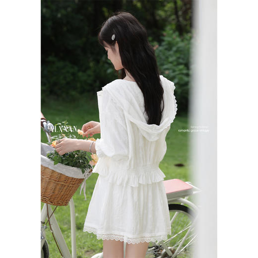 鹿向南「轻氧假日」米白色半身裙女夏刺绣蕾丝拼接小个子高腰短裙 商品图3