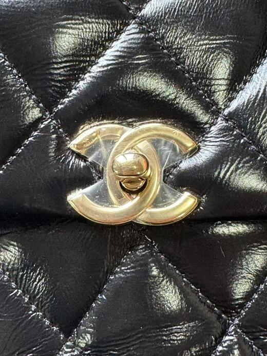 CHANEL香奈儿 24C 早春度假系列 经典菱格纹链条与金色金属 抛光小羊皮 口盖包单肩斜挎包 女款 黑色 商品图6