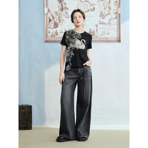 两三事 玄羽海鉴 2025夏季新款时尚缩褶欧根纱拼接印花短袖t恤女 商品图3