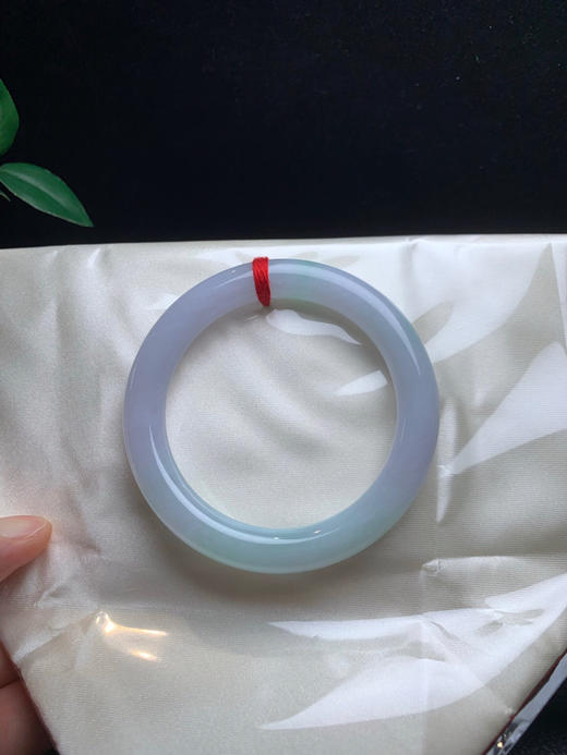 620408，53.2带绿底圆条，底妆细腻干净，局部有绿底色 商品图4