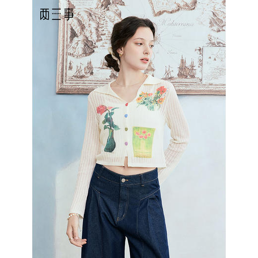 两三事月胧汀彩2025夏季新款休闲画作印花撞色纽扣针织开衫女短款 商品图0