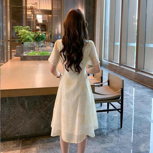 奢姿大码女装2025夏季减龄亮片饰品设计时尚裙子胖妹妹方领连衣裙9952853383 商品图3