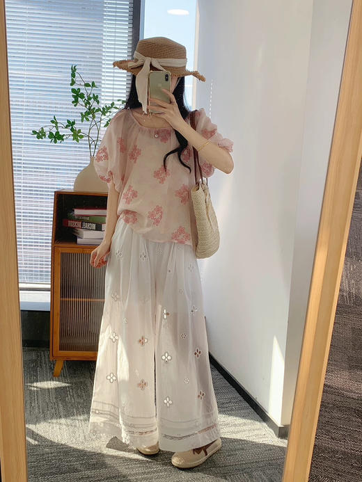 粉色刺绣小衫 商品图1